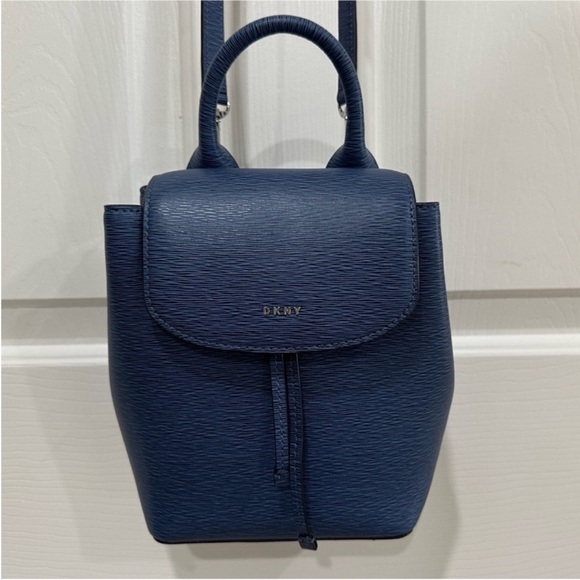 NWOT DKNY 100% Leather Lex Small Convertible Backpack & Crossbody - Picture 7 of 17